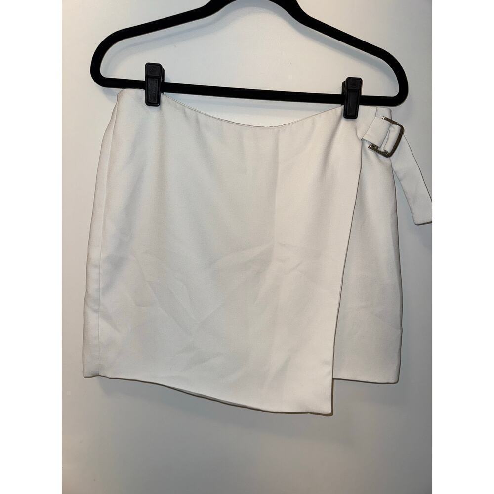 Forever 21 White Belted Silver Buckle Preppy Crepe Mini Skirt Size Large